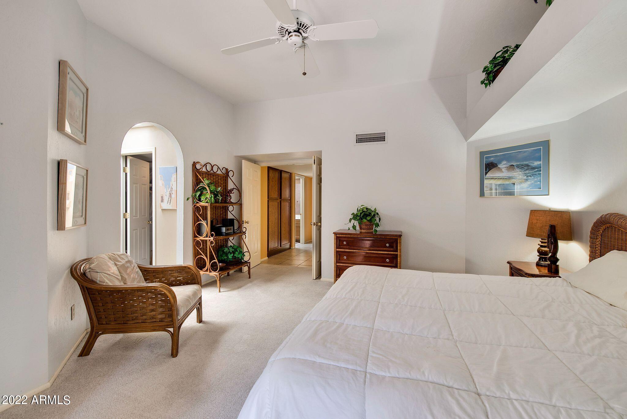 4131 E ALTADENA Avenue
