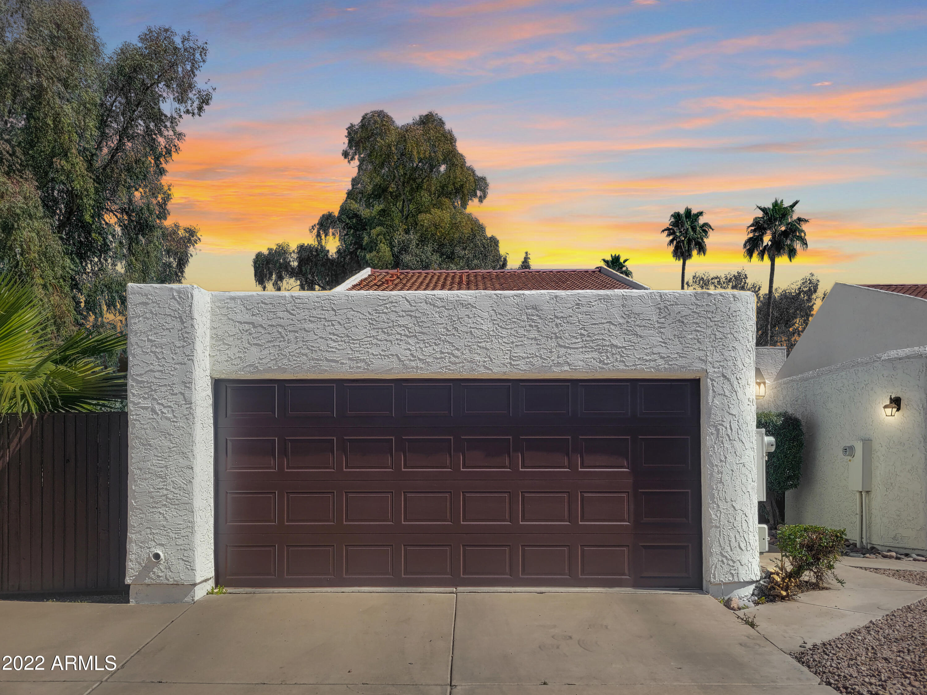 1521 S RIVER Drive