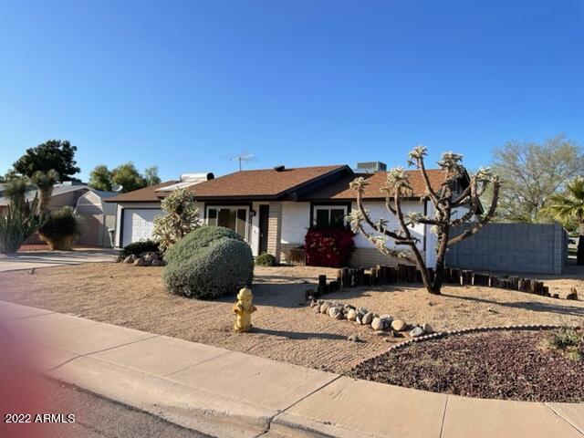 3302 W Pontiac Drive