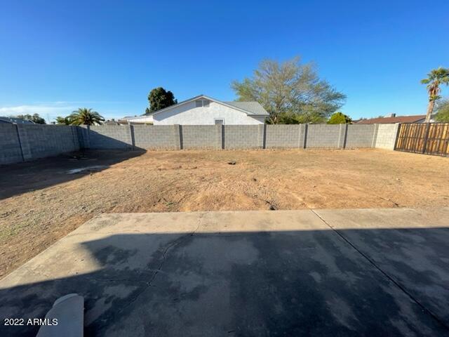 3302 W Pontiac Drive