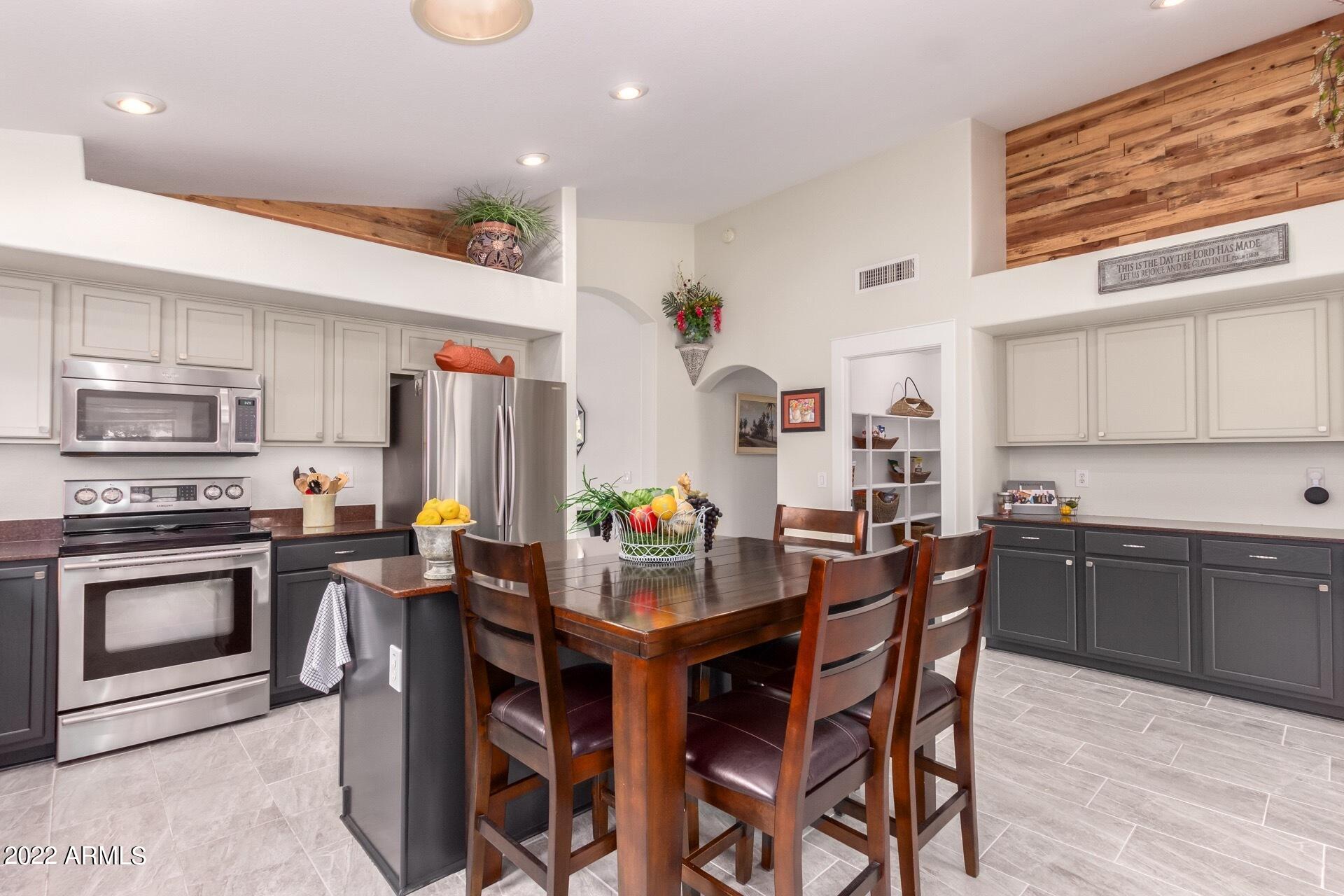 3246 S CALDERON --