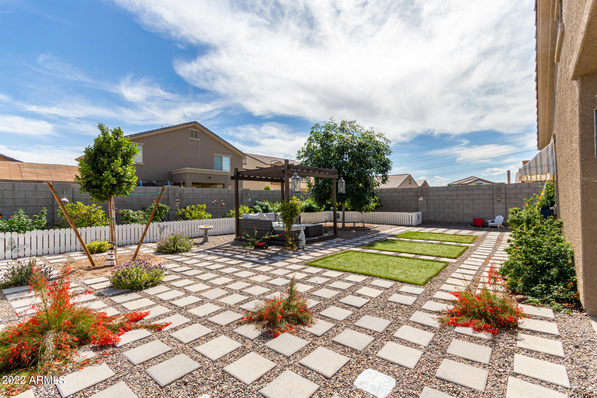 12021 W DAVIS Lane