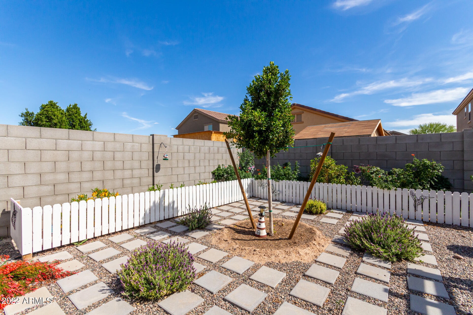 12021 W DAVIS Lane