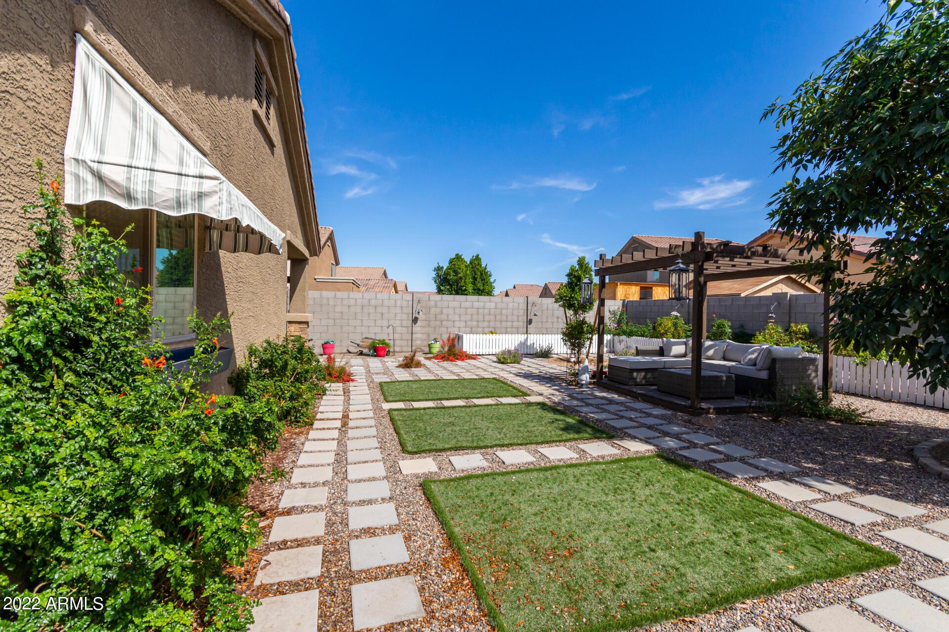 12021 W DAVIS Lane