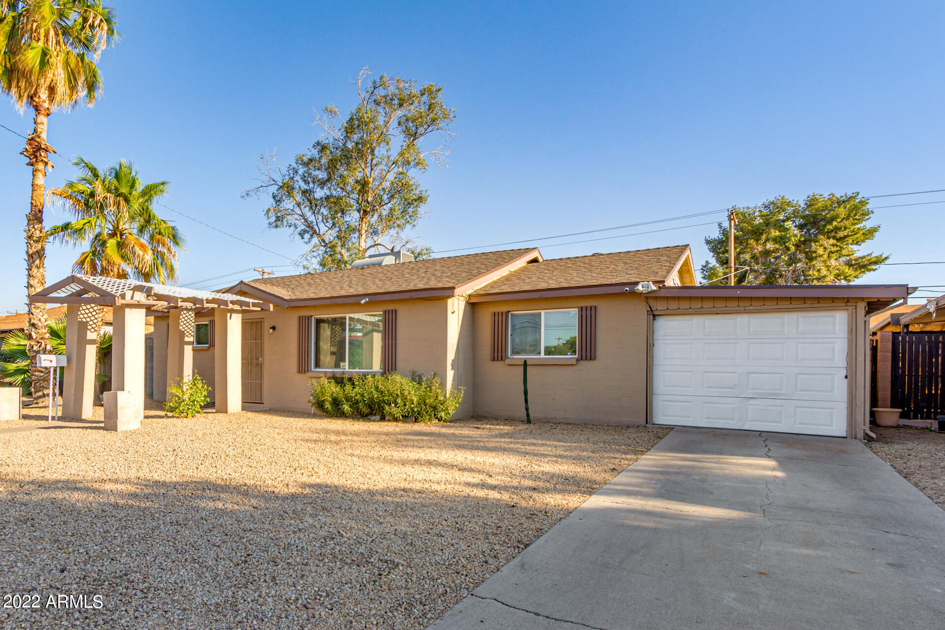 2801 W LAWRENCE Lane