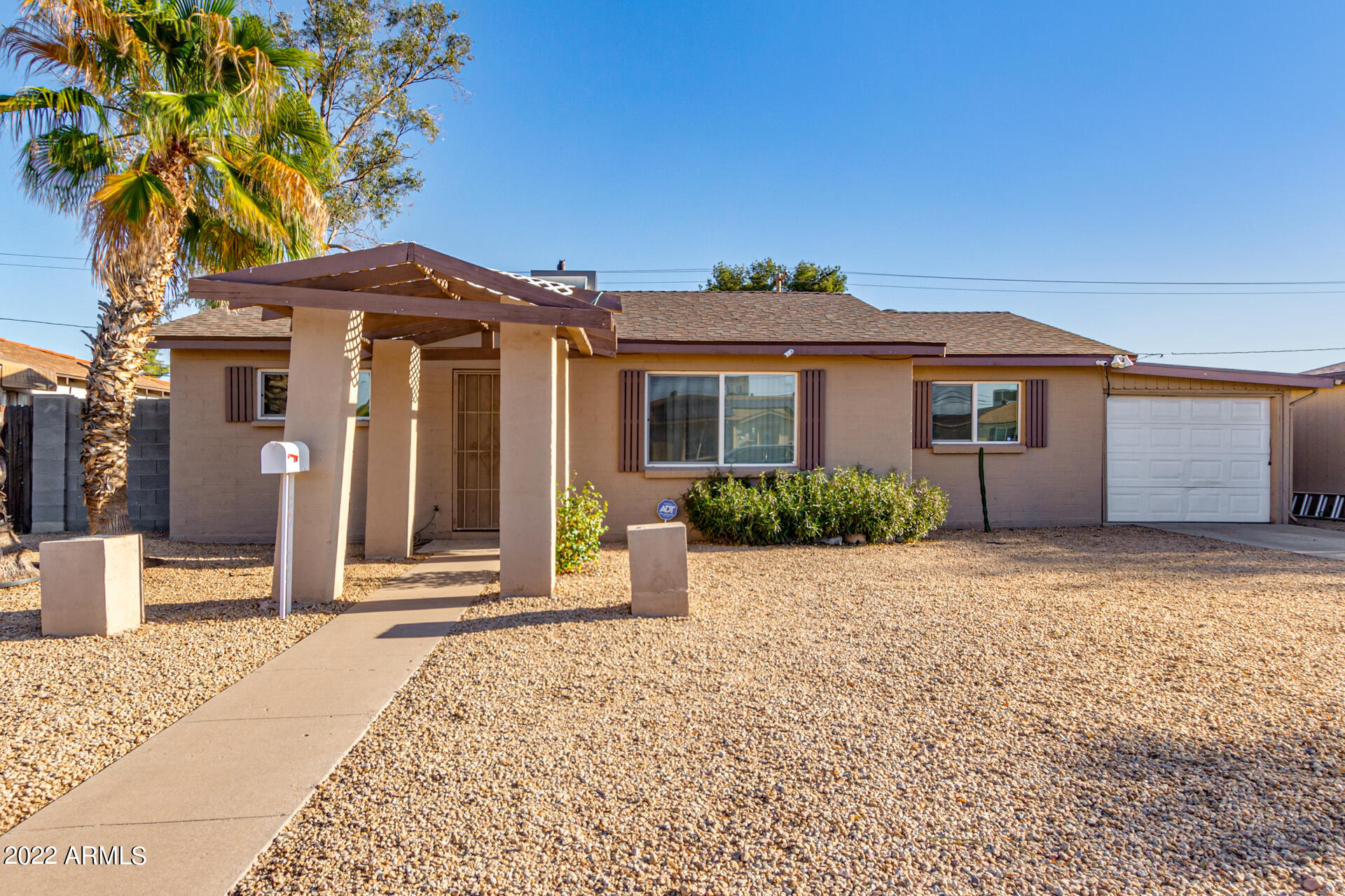 2801 W LAWRENCE Lane