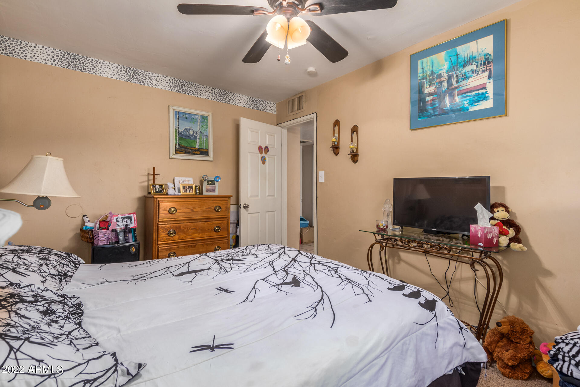 2801 W LAWRENCE Lane