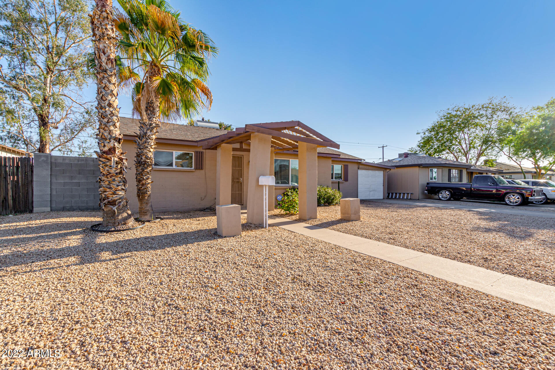 2801 W LAWRENCE Lane