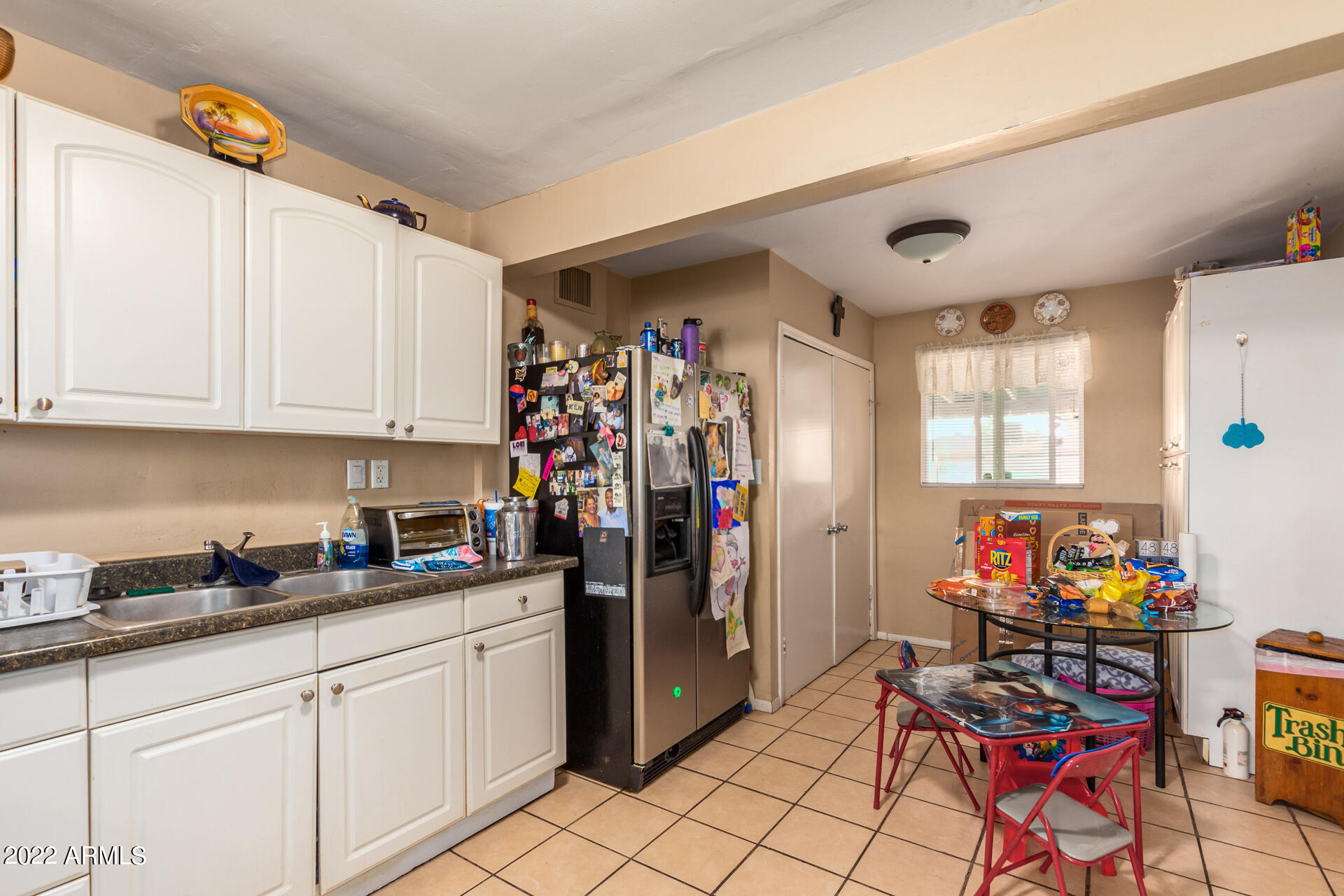 2801 W LAWRENCE Lane