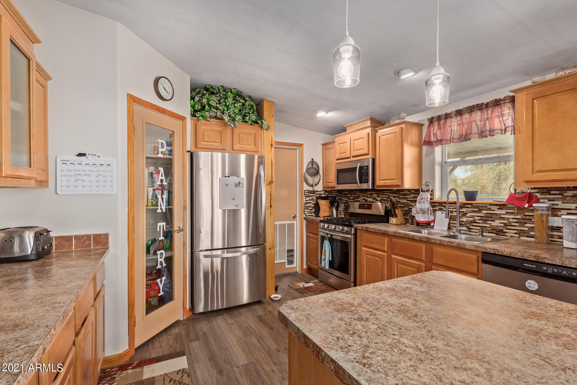 10348 N BATTLEFORD Drive