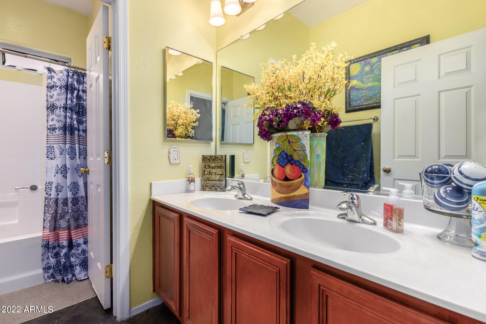 3354 E THORNTON Avenue