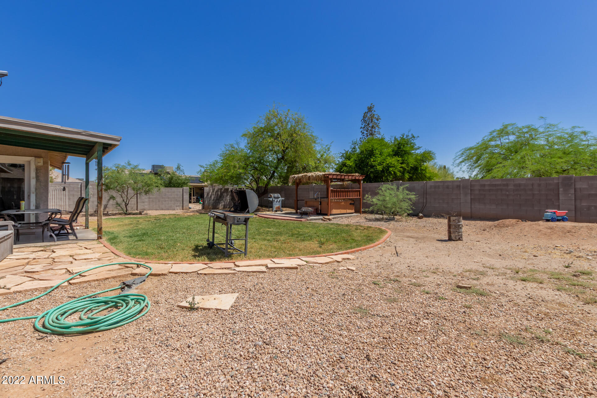 2111 W MOHAWK Lane