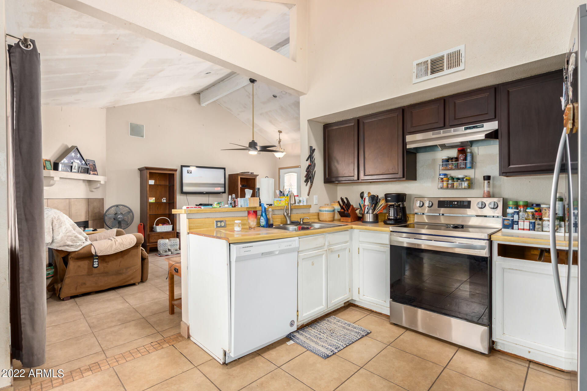 2111 W MOHAWK Lane