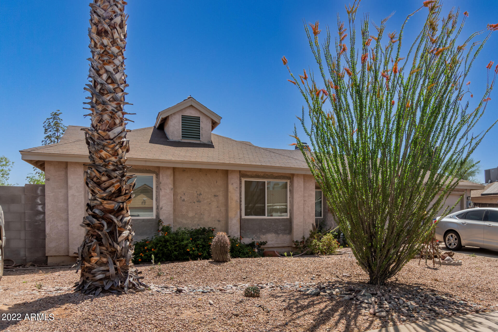 2111 W MOHAWK Lane