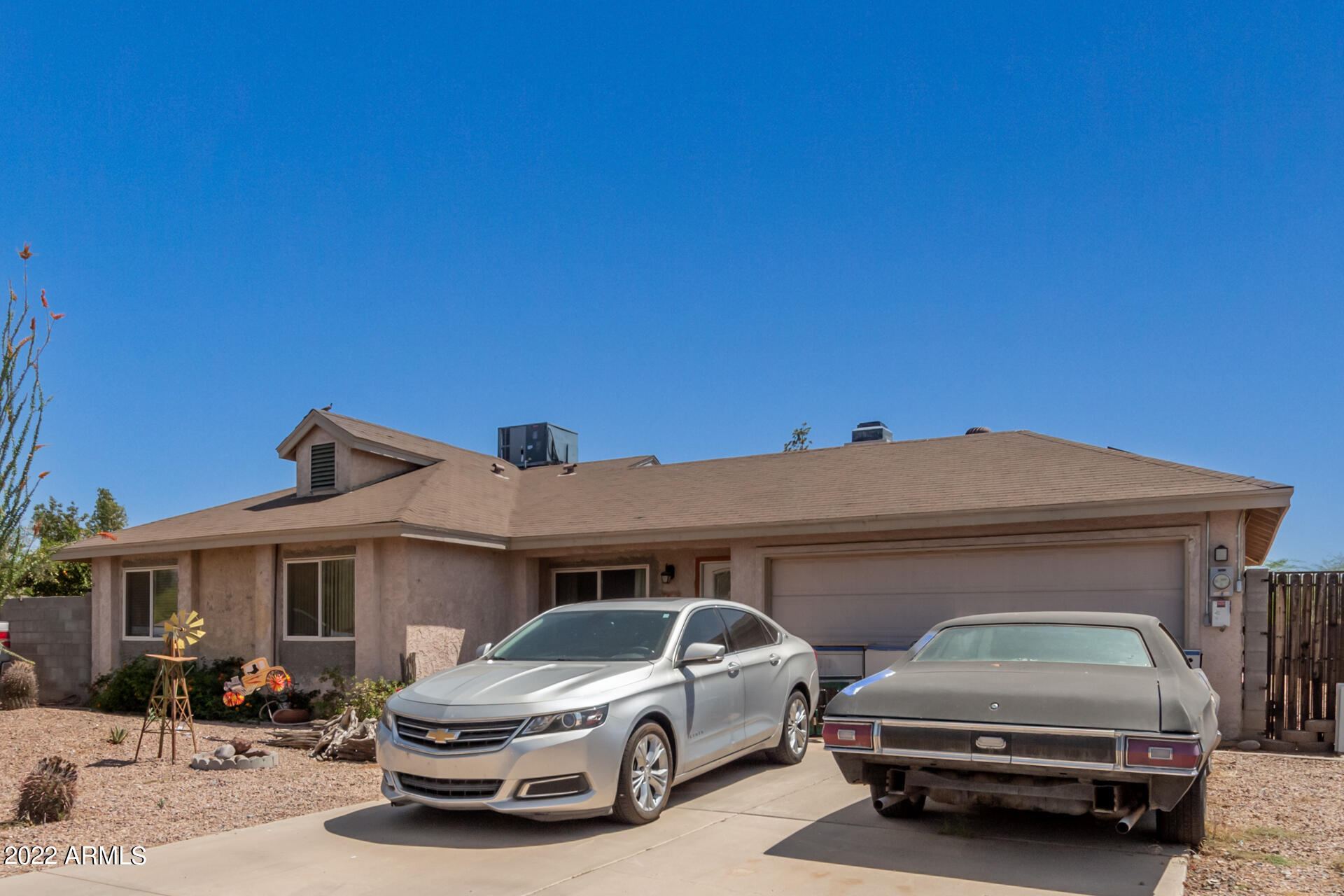2111 W MOHAWK Lane