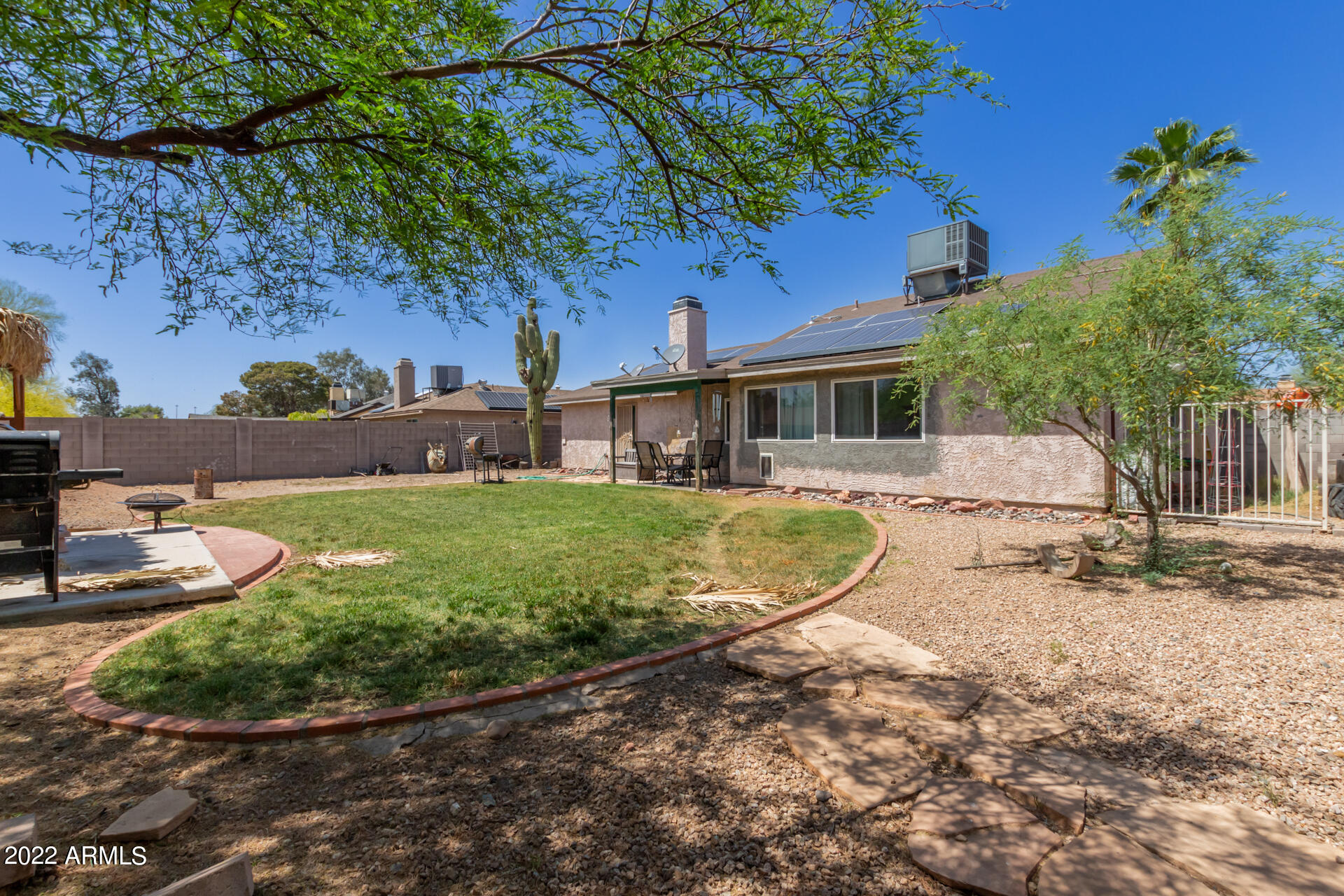 2111 W MOHAWK Lane