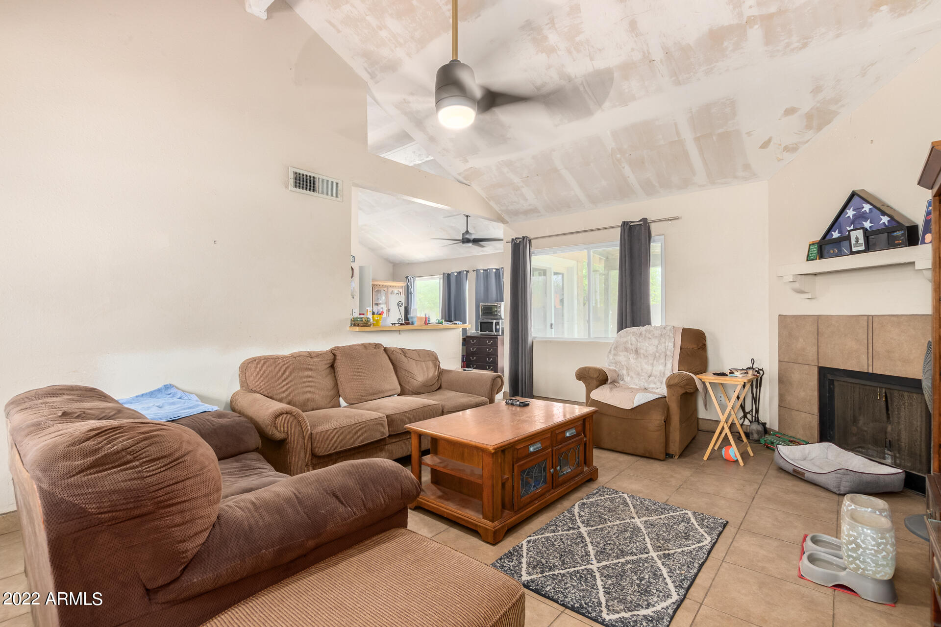 2111 W MOHAWK Lane