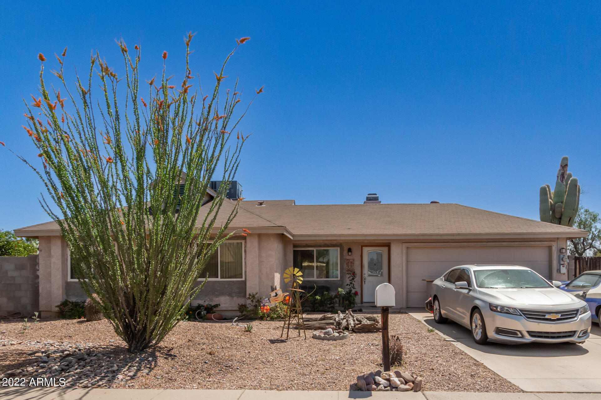 2111 W MOHAWK Lane