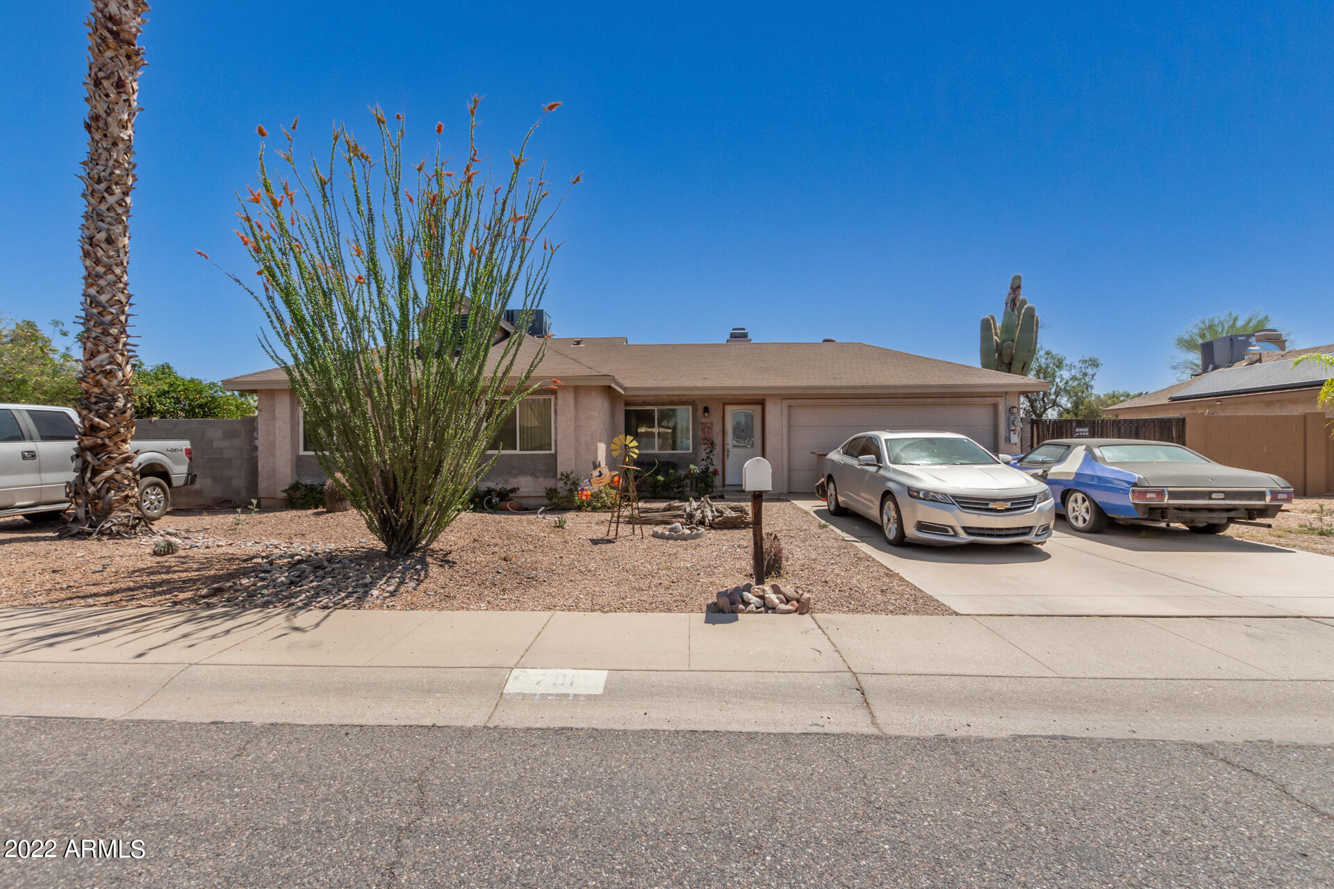 2111 W MOHAWK Lane