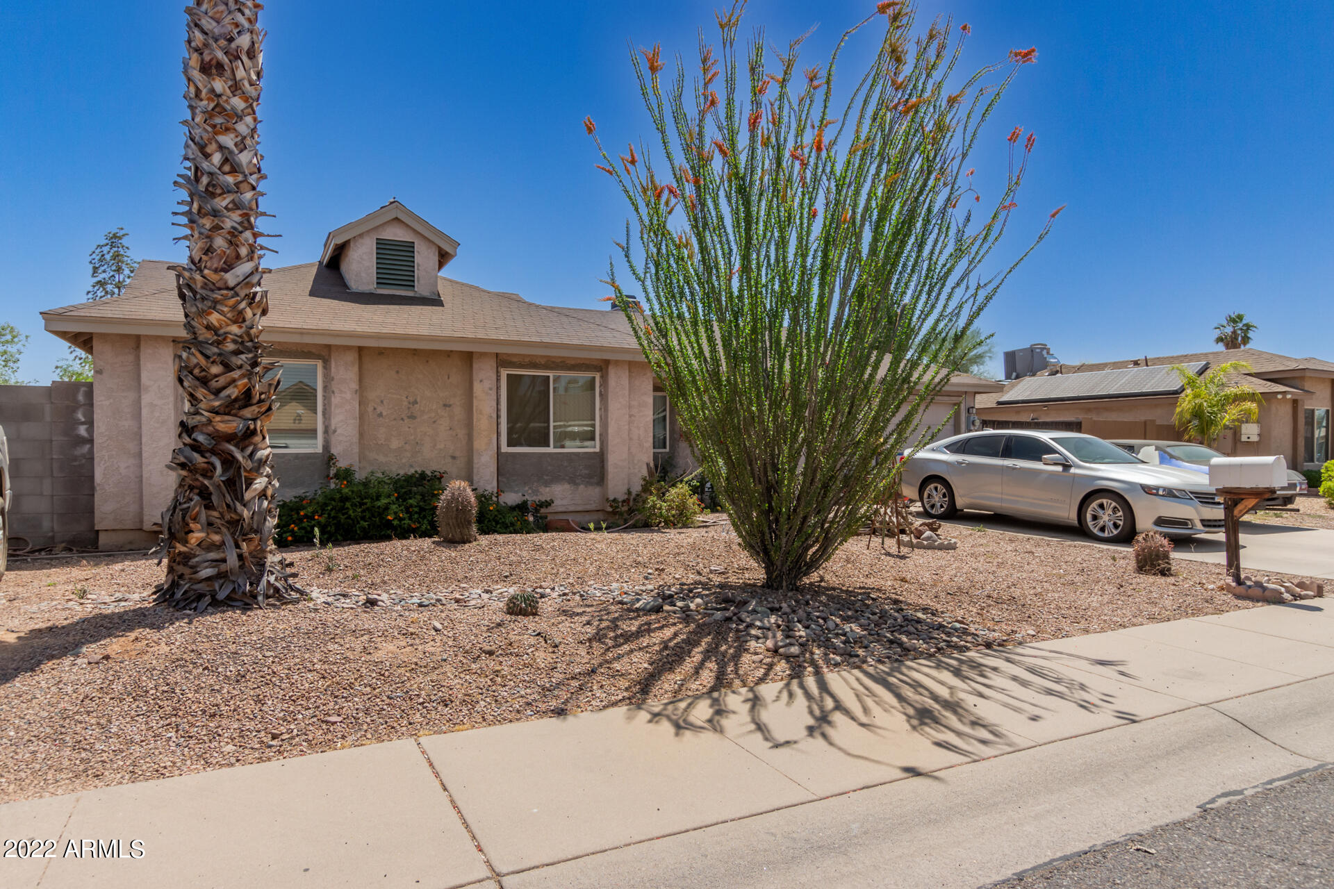 2111 W MOHAWK Lane