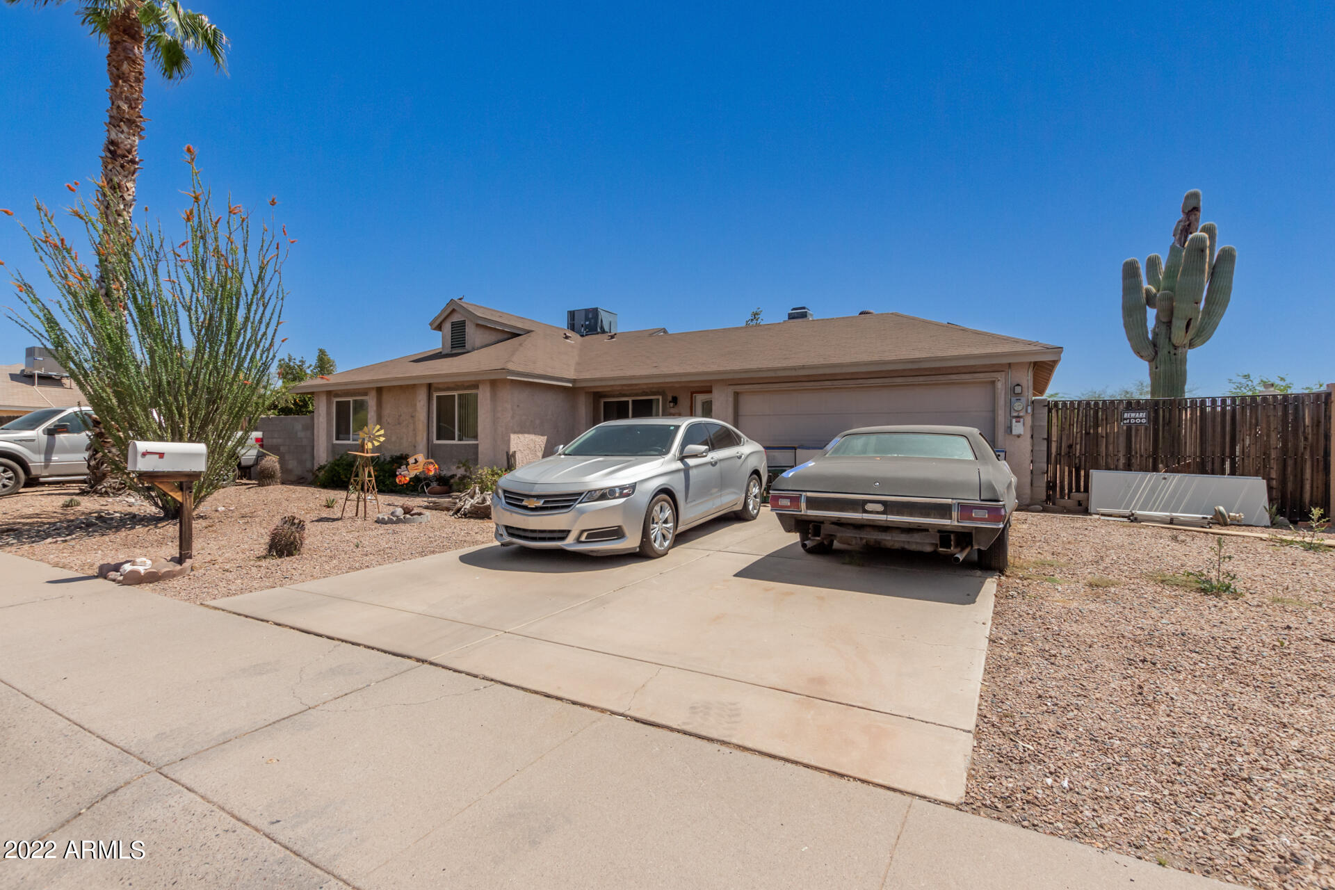 2111 W MOHAWK Lane