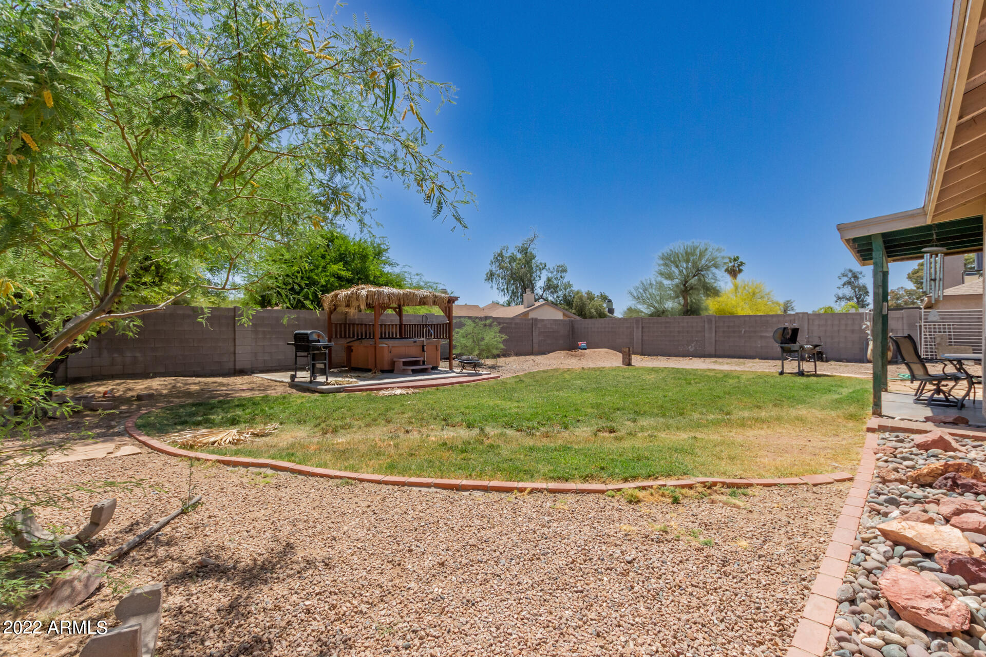 2111 W MOHAWK Lane
