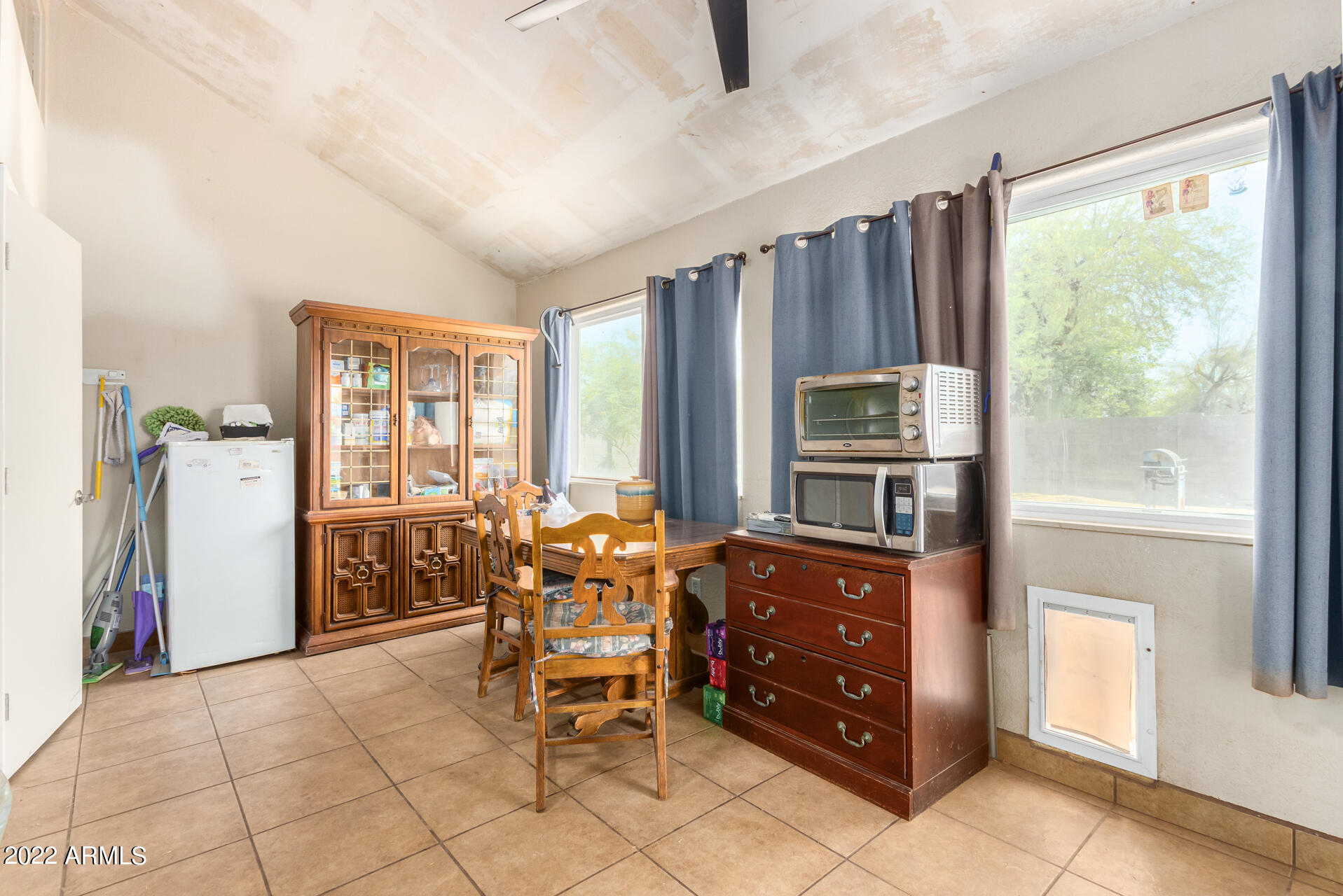 2111 W MOHAWK Lane