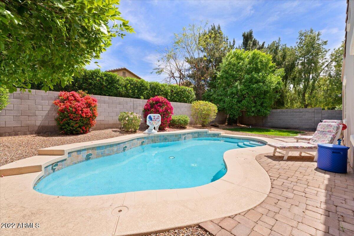 4857 S SUMMIT Court