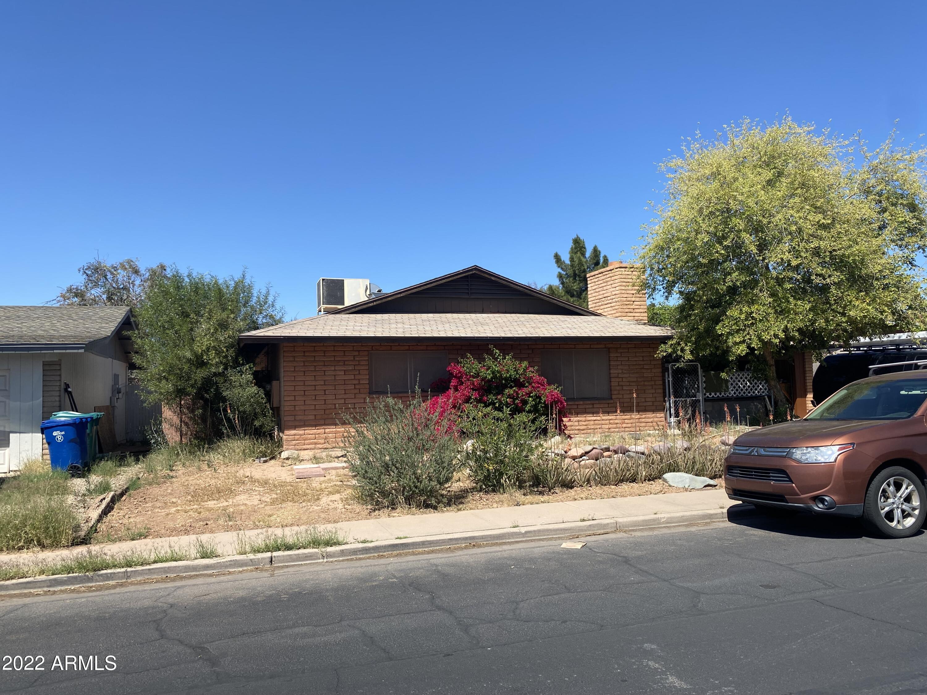 1536 E EL MORO Avenue