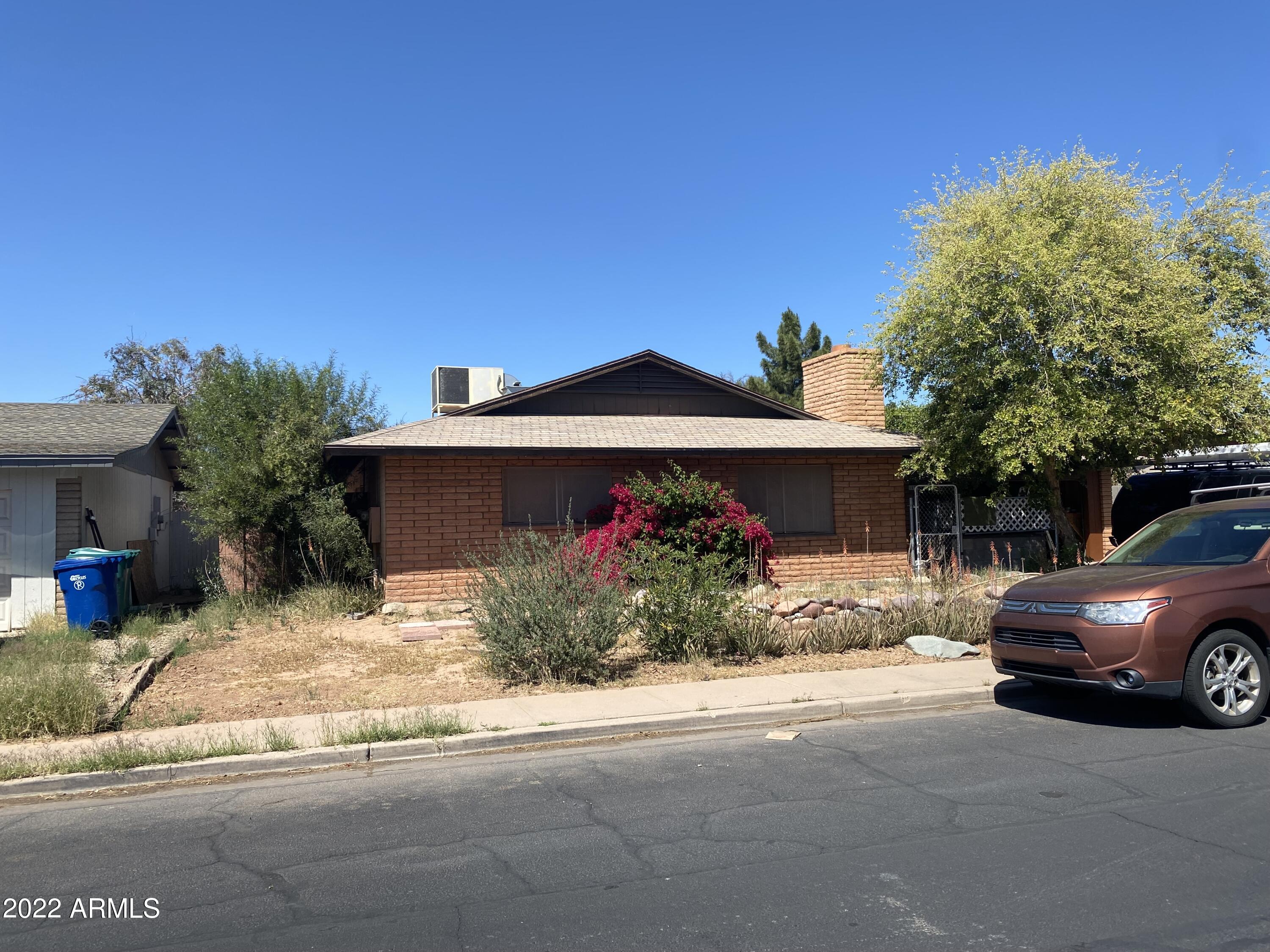 1536 E EL MORO Avenue