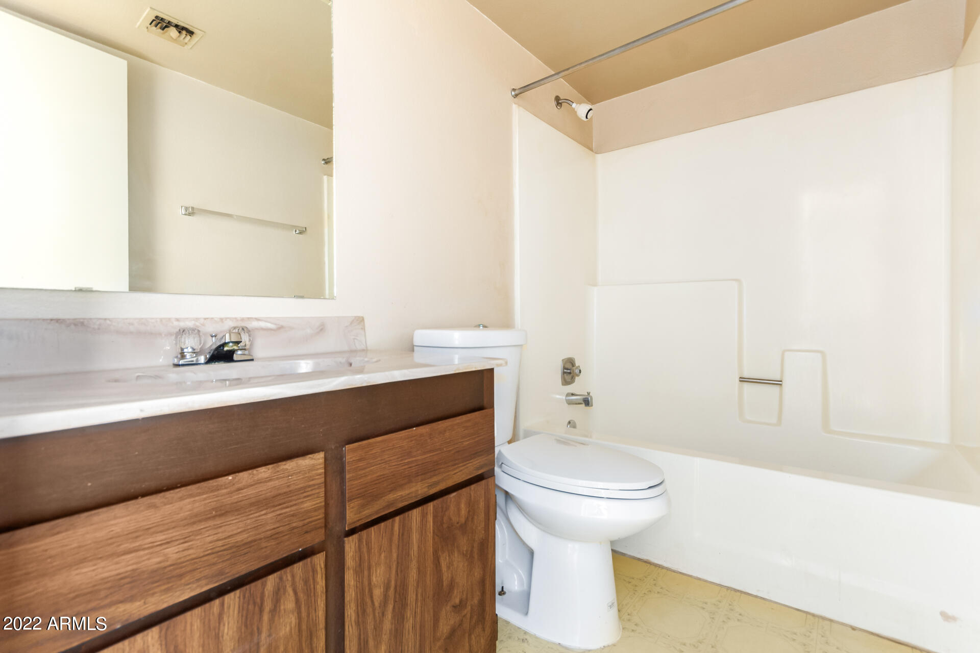 10828 N BILTMORE Drive Unit: 120