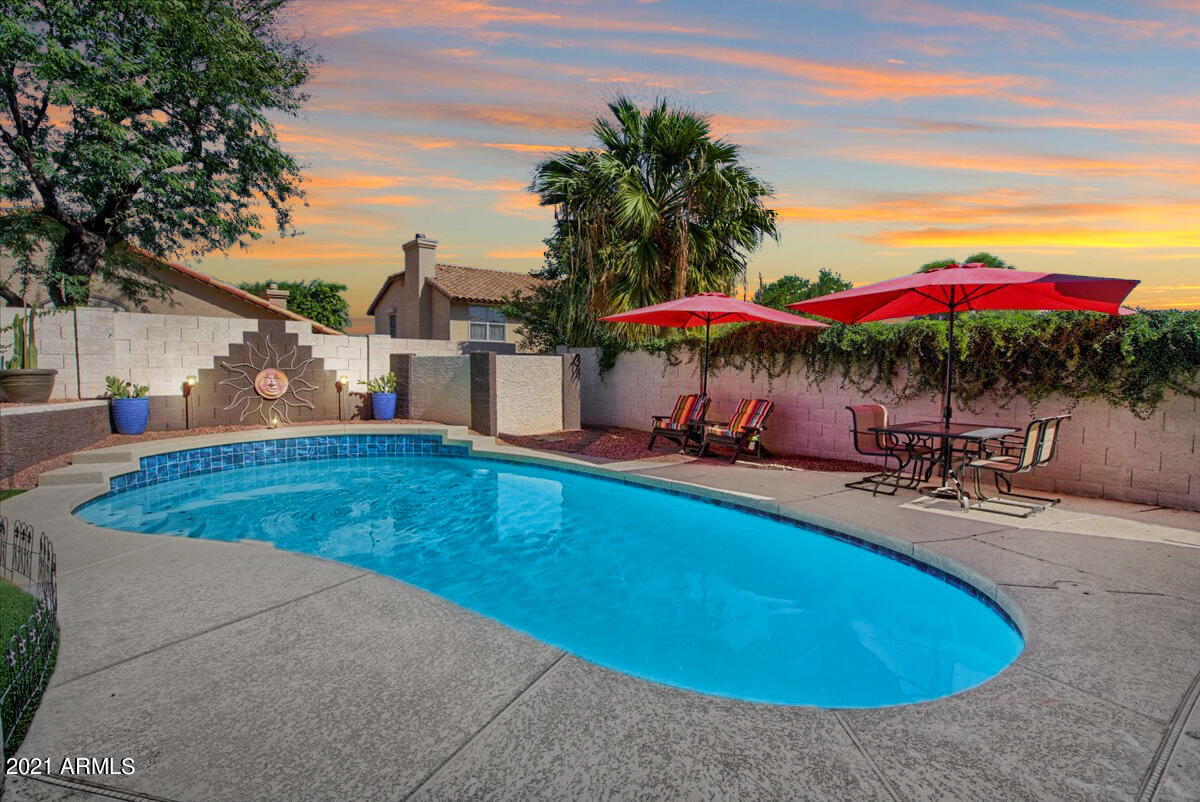 2836 E LUDLOW Drive