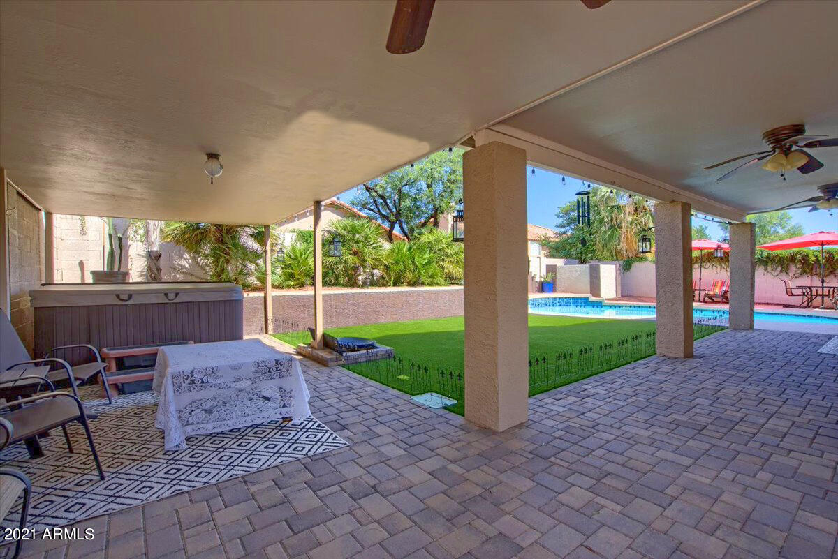 2836 E LUDLOW Drive