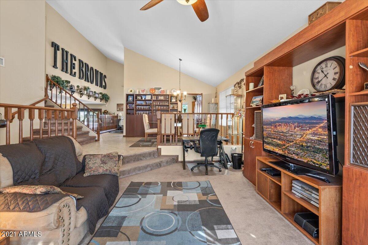 2836 E LUDLOW Drive