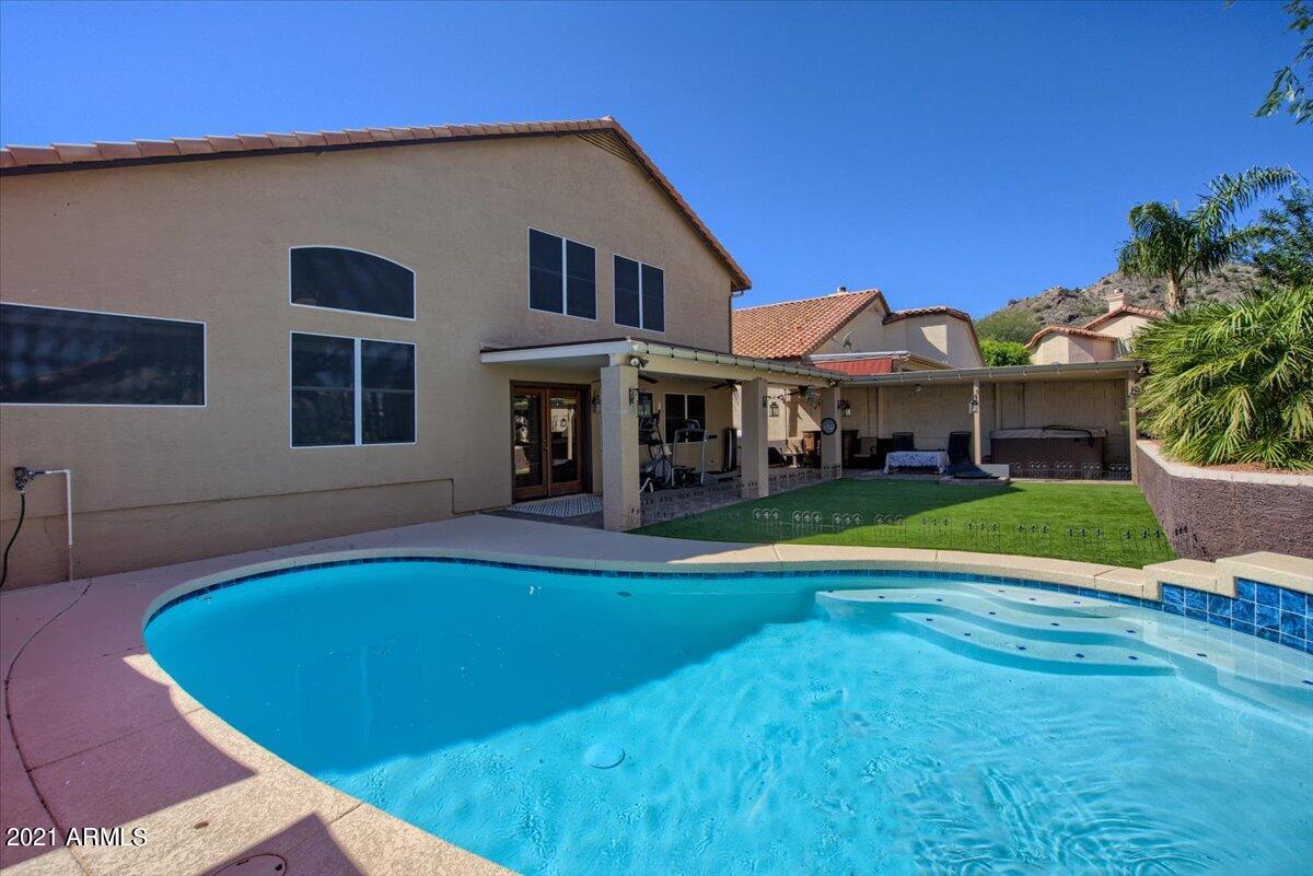 2836 E LUDLOW Drive