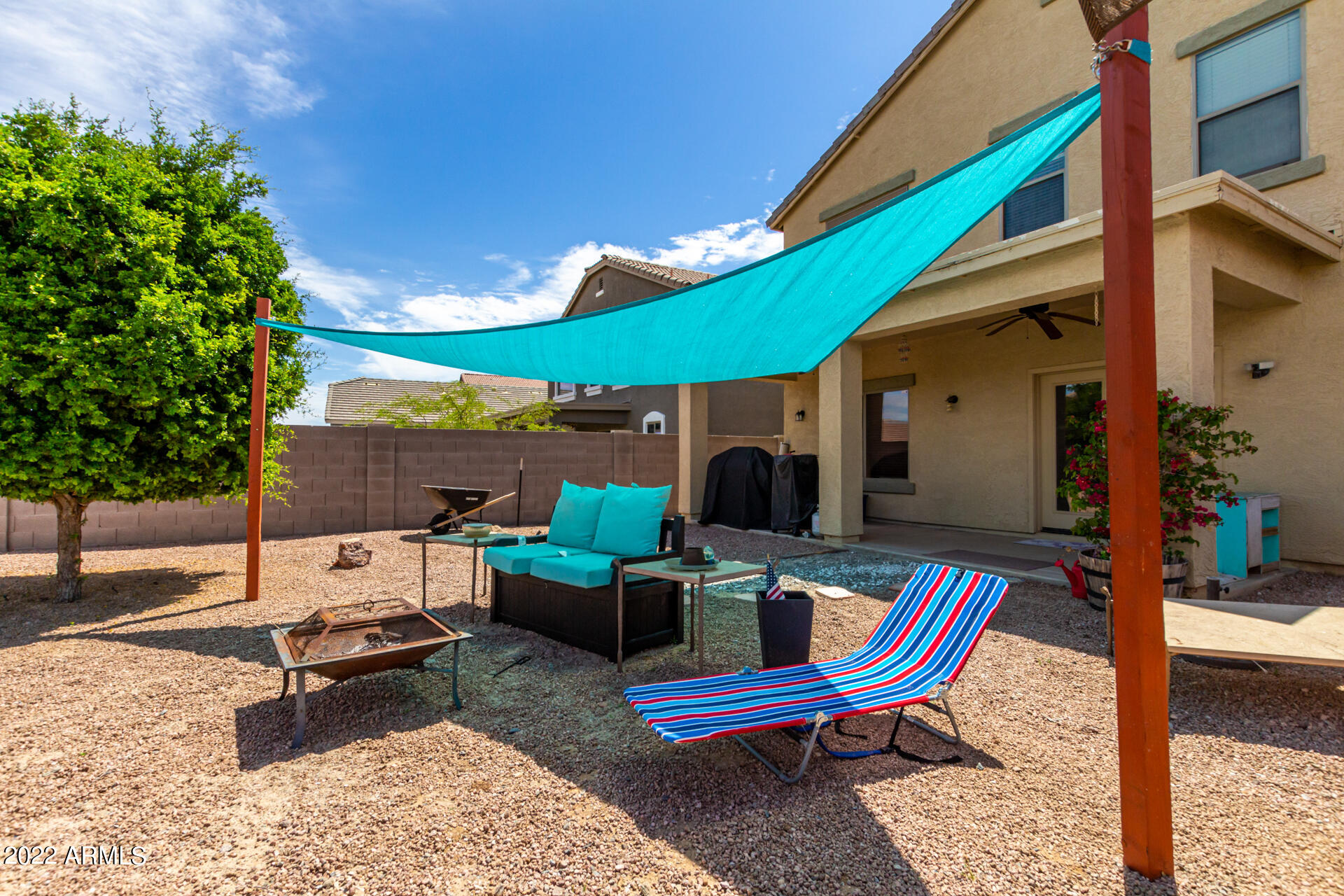1238 W VINEYARD PLAINS Drive