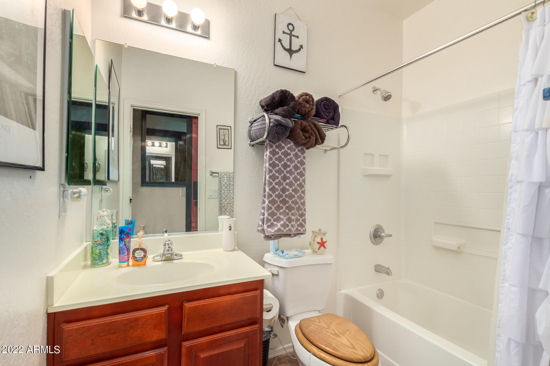1238 W VINEYARD PLAINS Drive