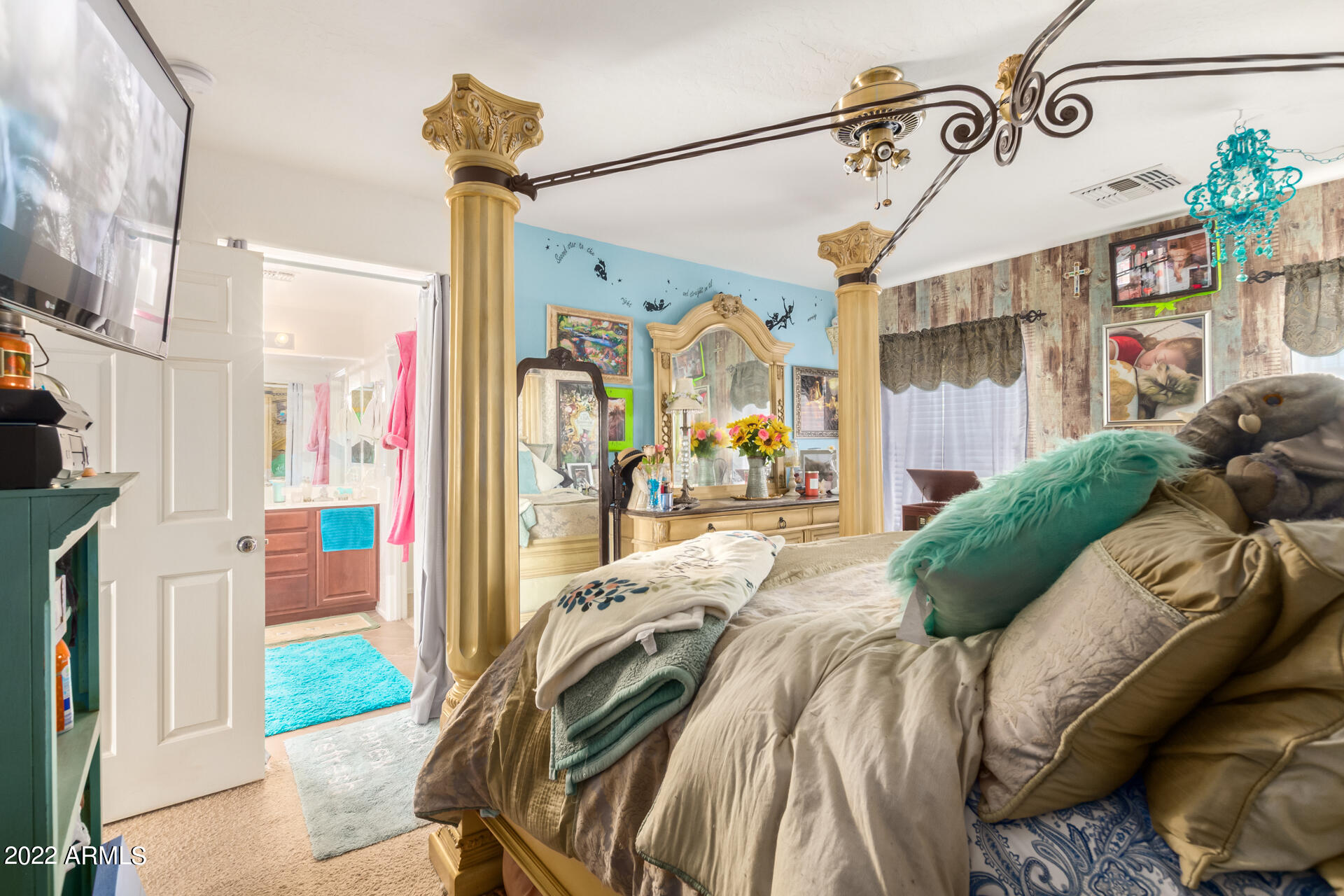 1238 W VINEYARD PLAINS Drive