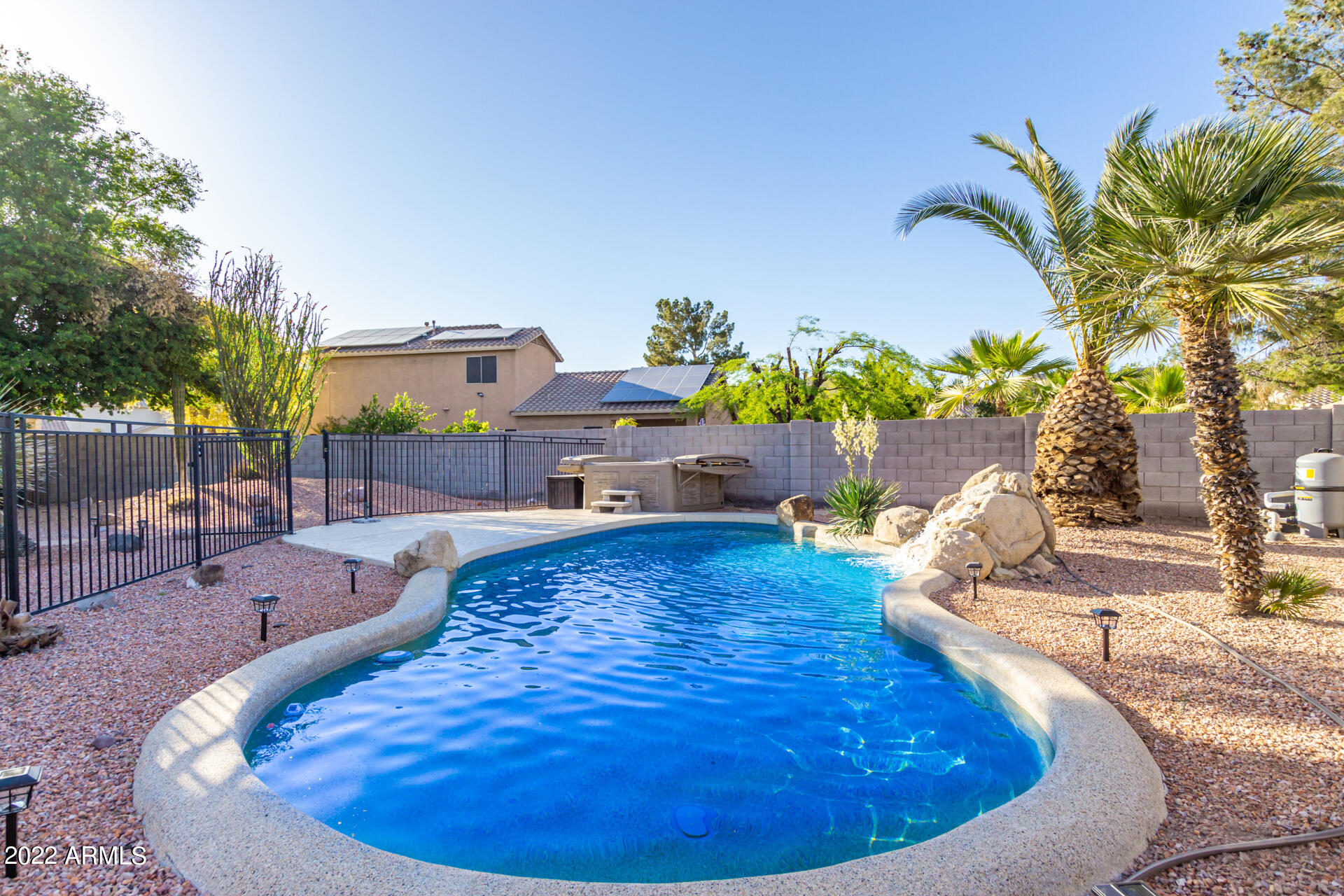 4031 W DESERT HOLLOW Drive