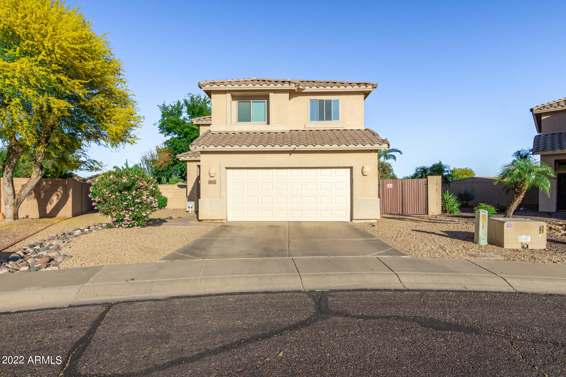 4031 W DESERT HOLLOW Drive