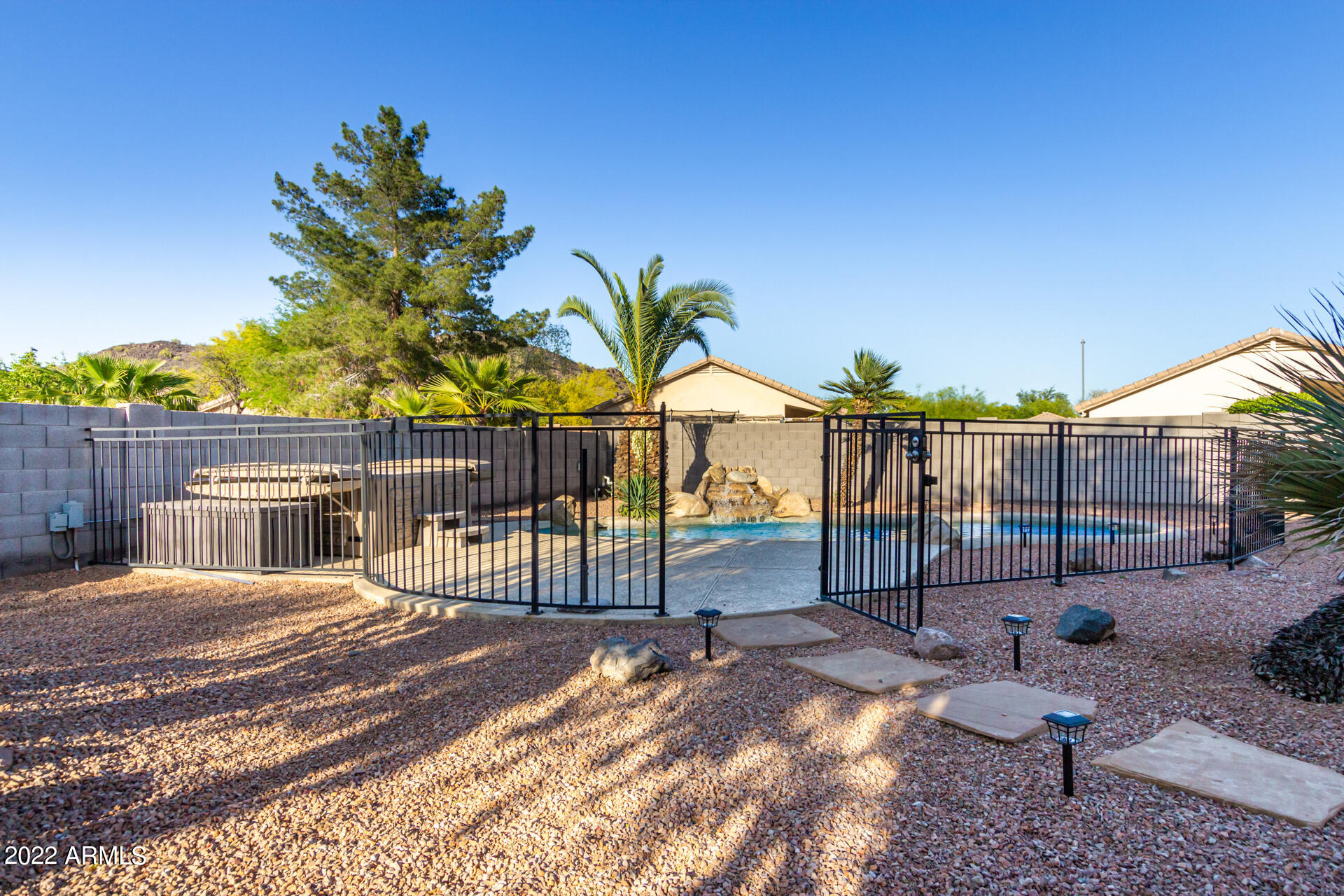 4031 W DESERT HOLLOW Drive