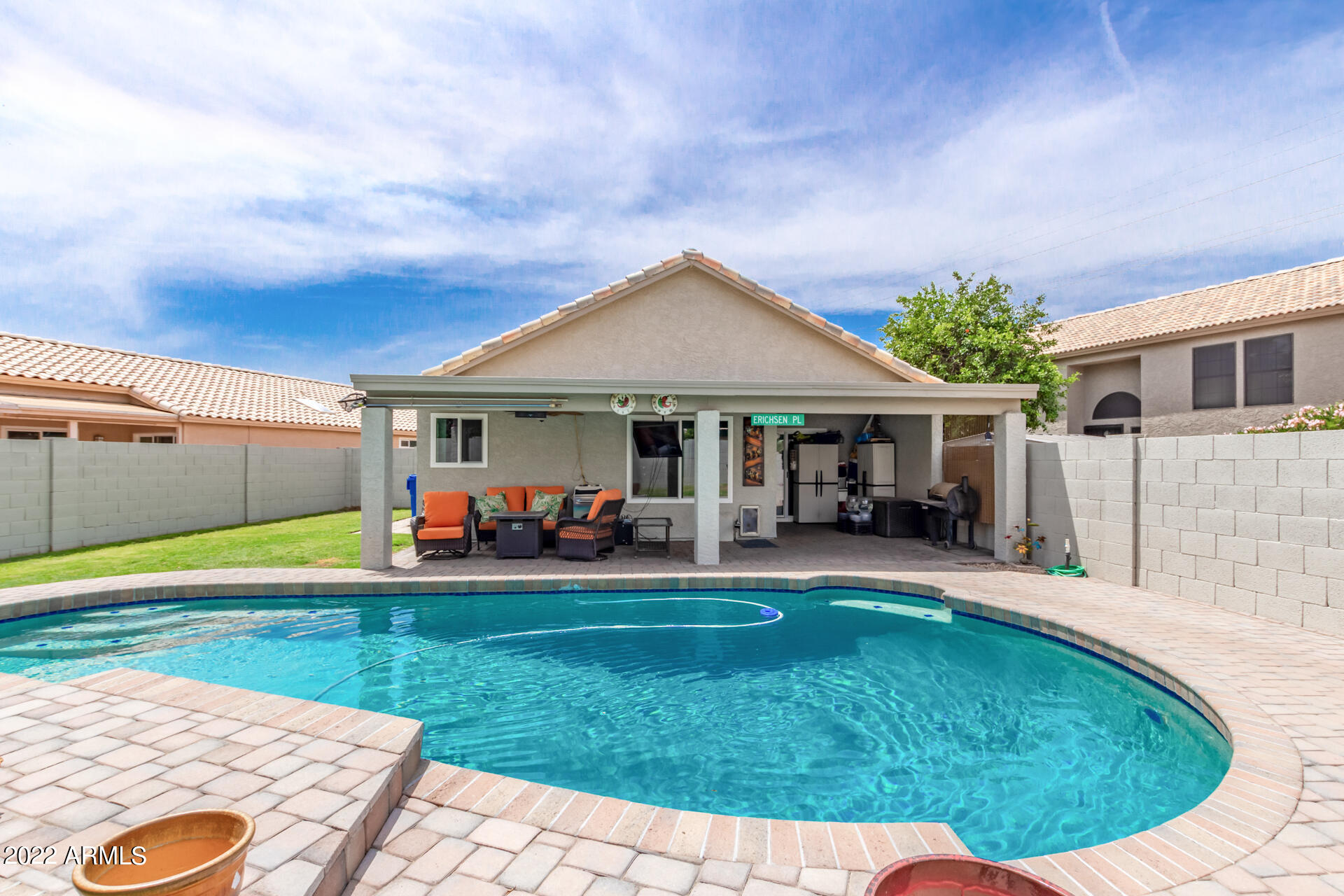 4112 E TANGLEWOOD Drive