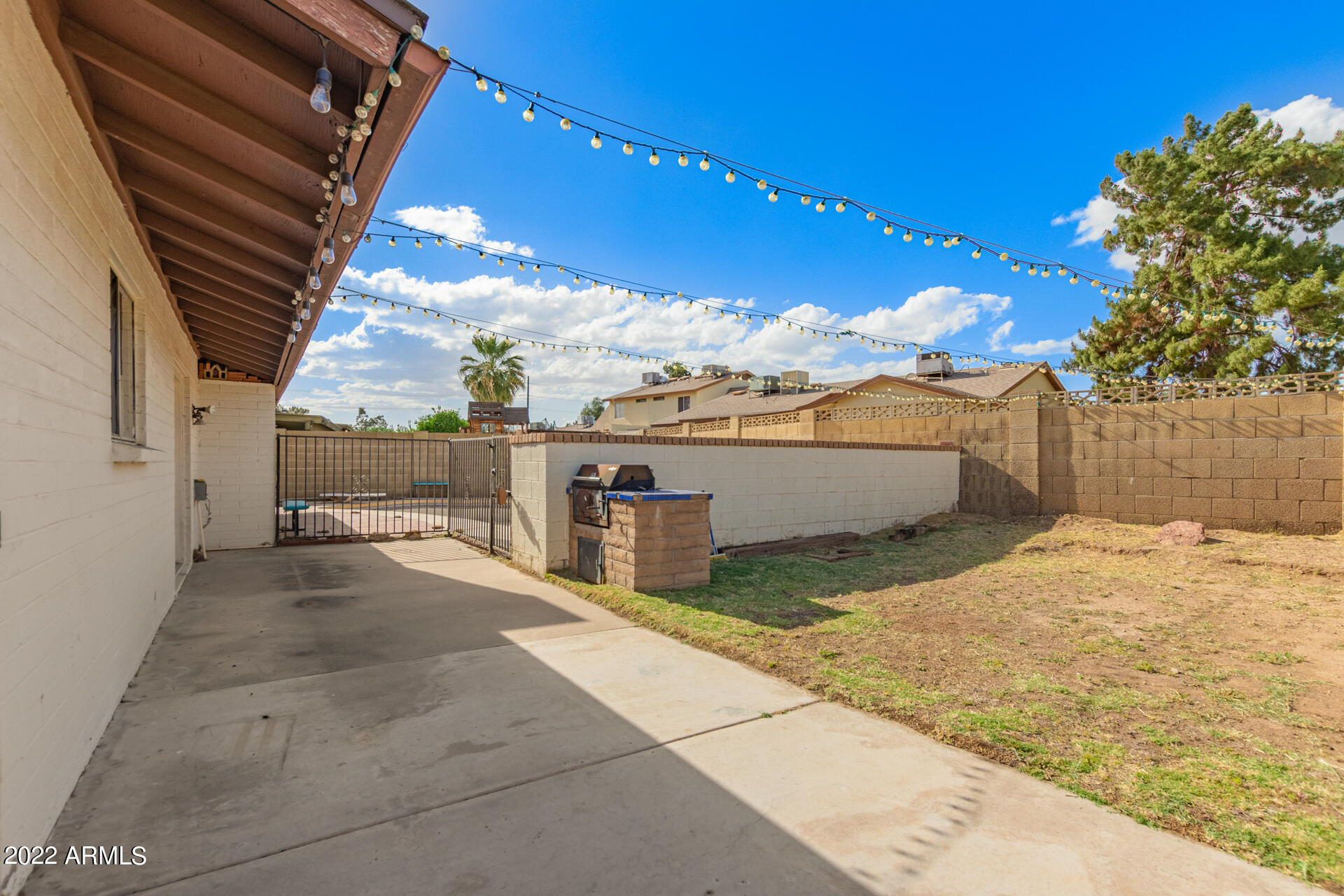 2540 W ROVEEN Avenue