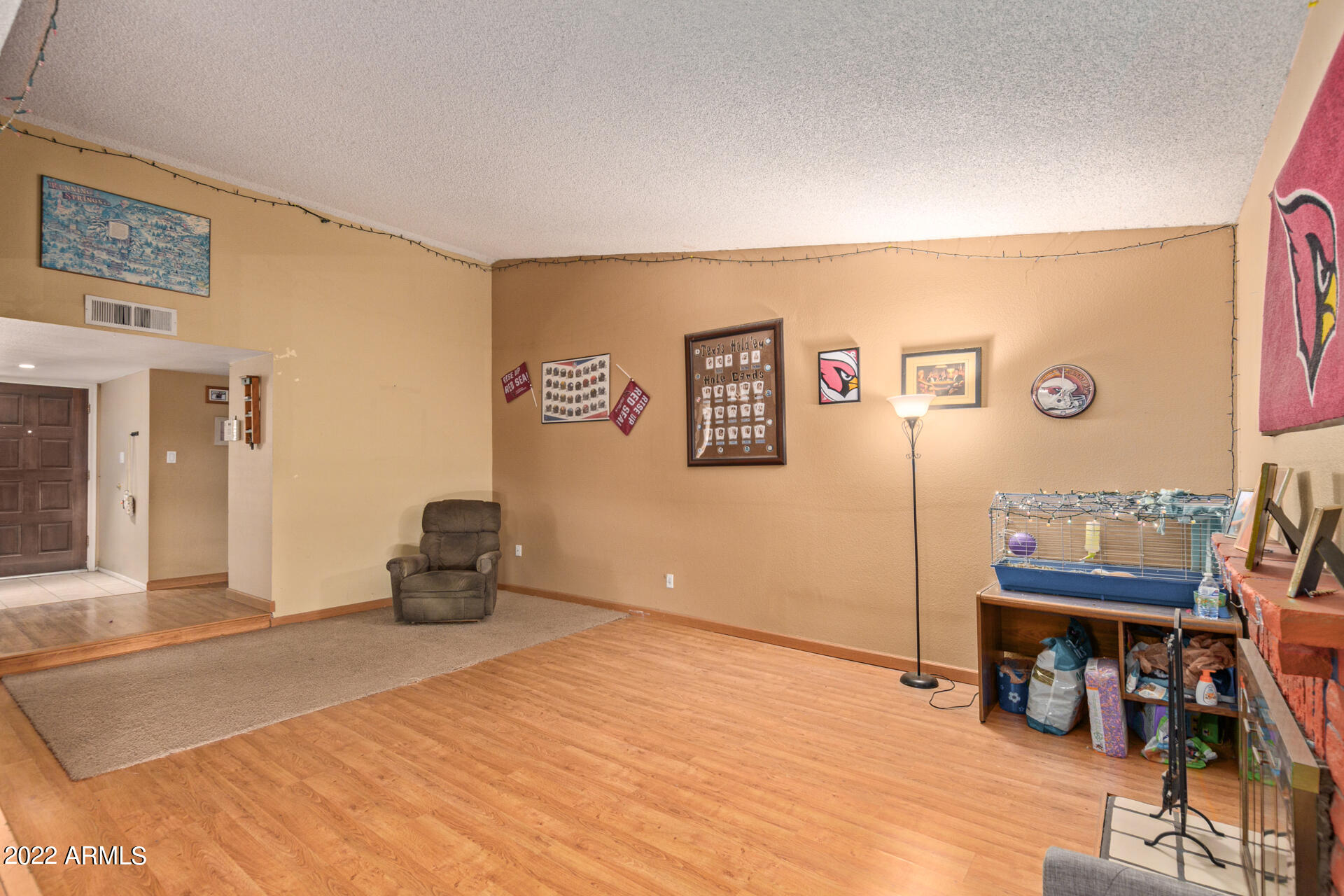 2540 W ROVEEN Avenue