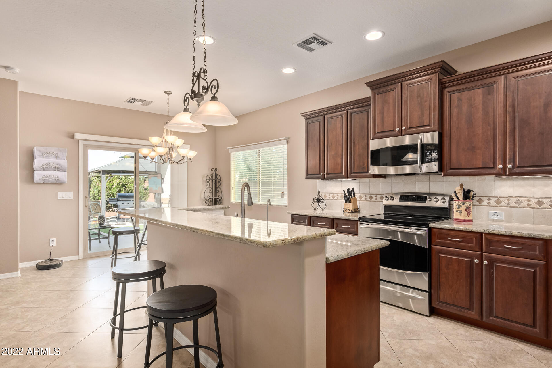 945 W EMPRESS TREE Avenue