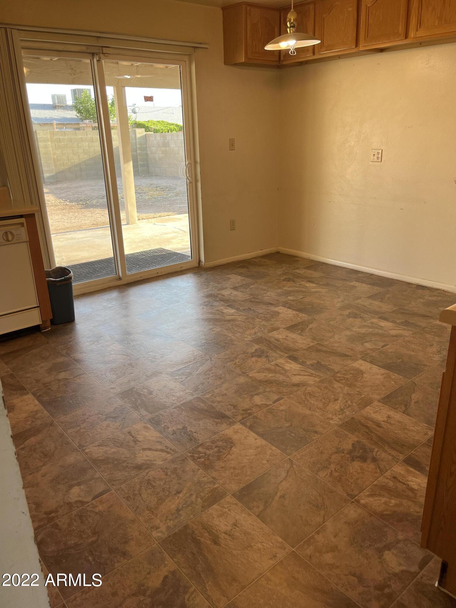 3423 W CORRINE Drive