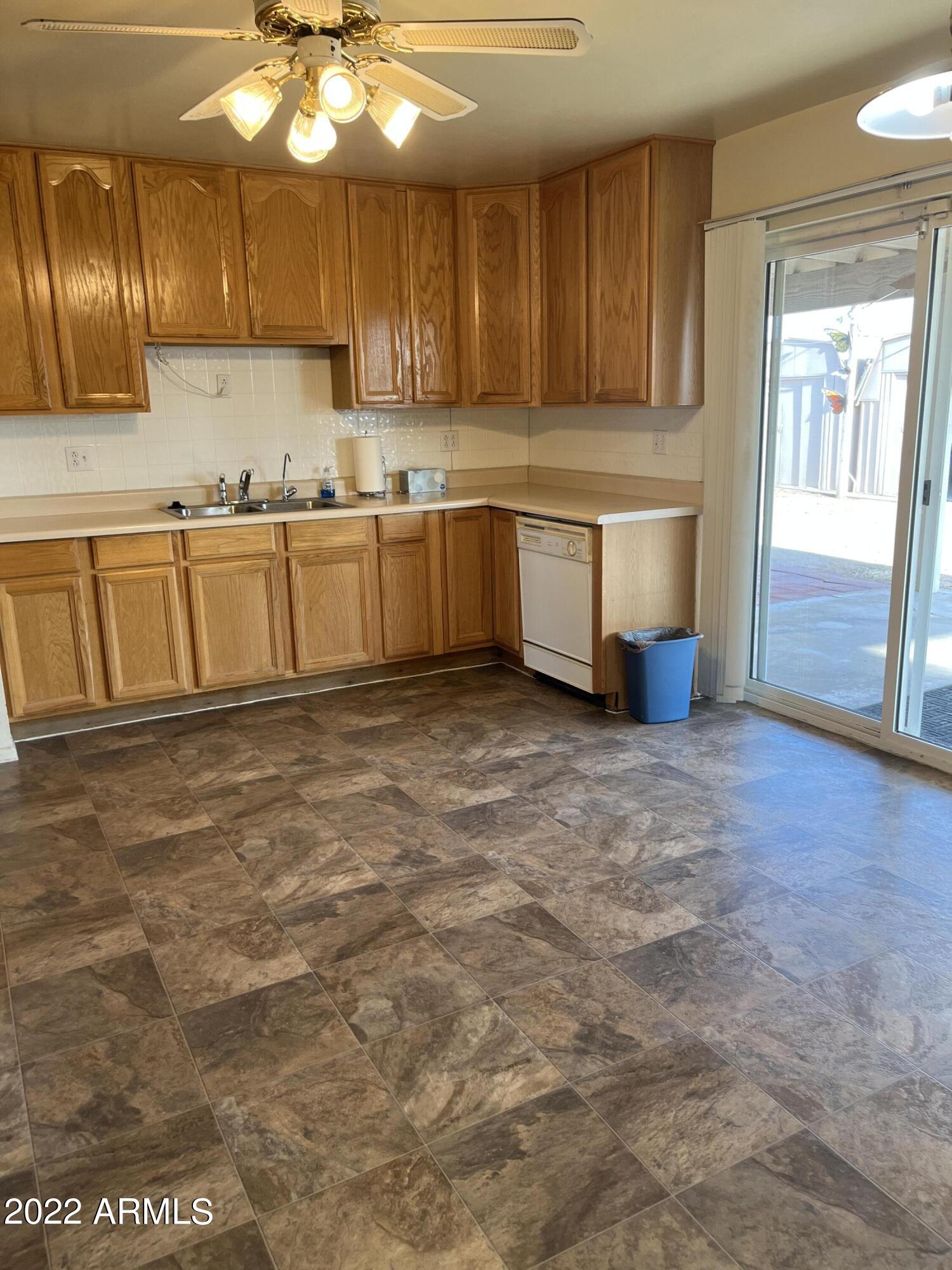 3423 W CORRINE Drive
