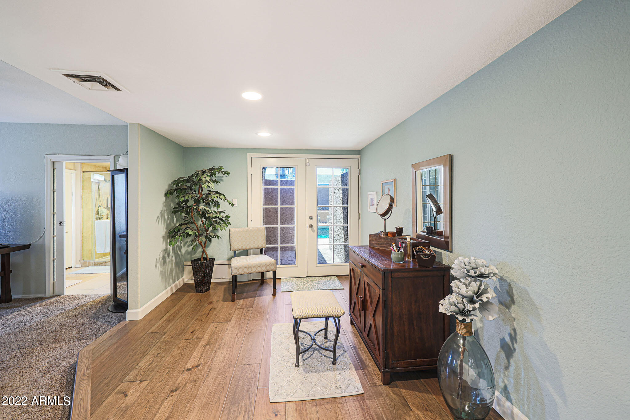 10602 N 25TH Place