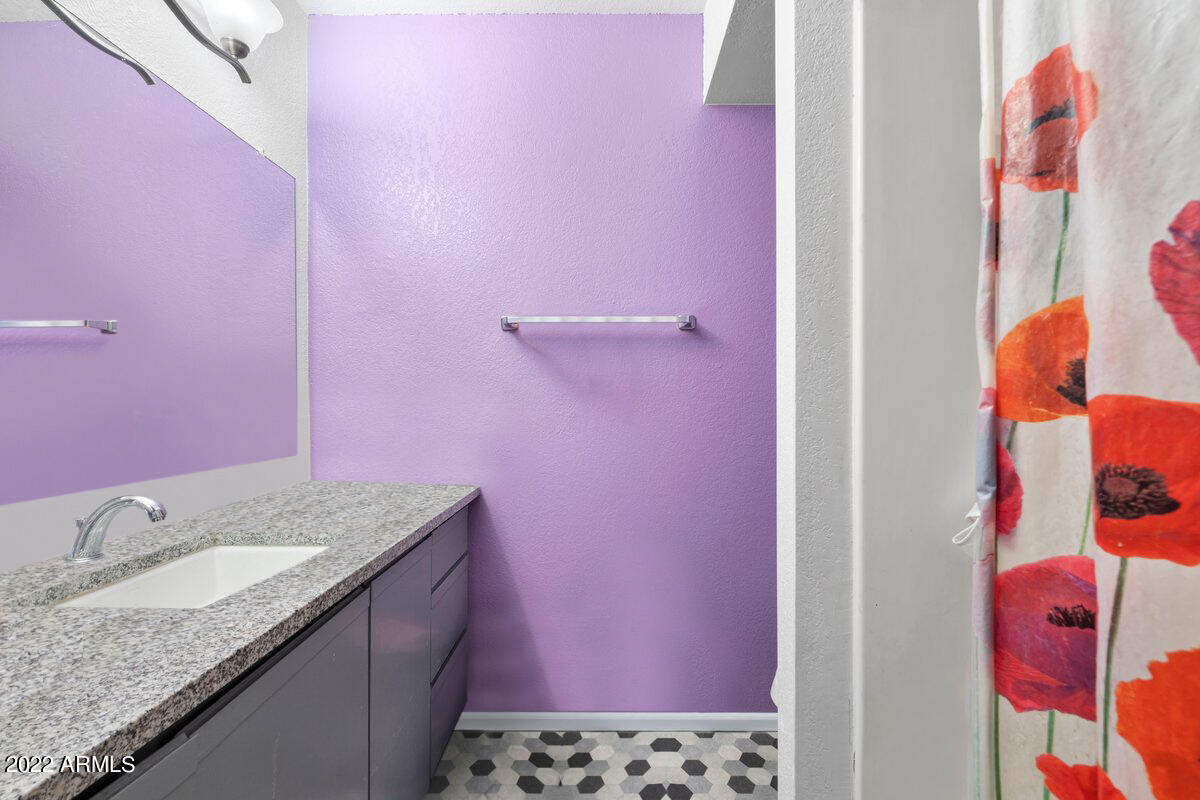 2202 W GLENROSA Avenue Unit: 15