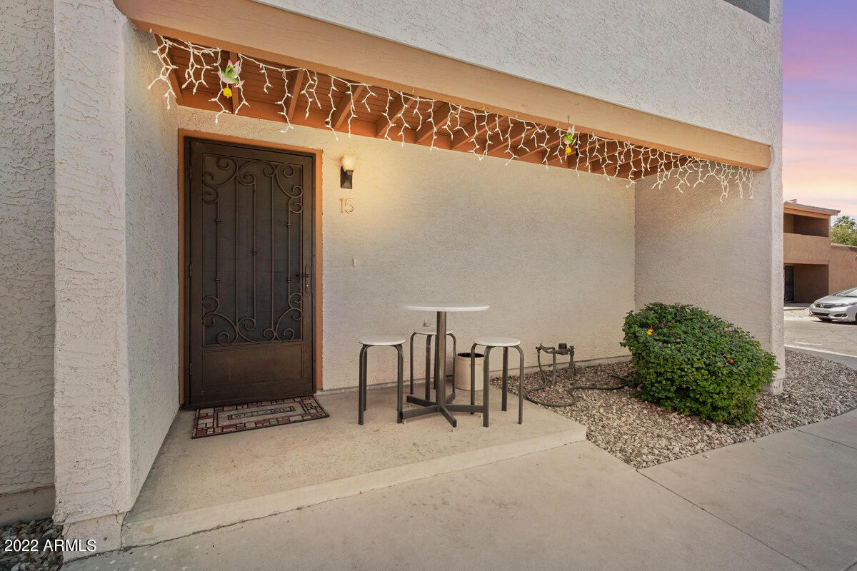 2202 W GLENROSA Avenue Unit: 15